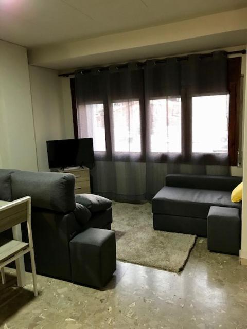 Apartament Encantador Al Centre De Vic Aptgarbi Exteriör bild