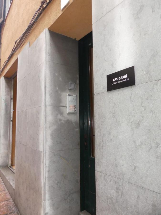 Apartament Encantador Al Centre De Vic Aptgarbi Exteriör bild