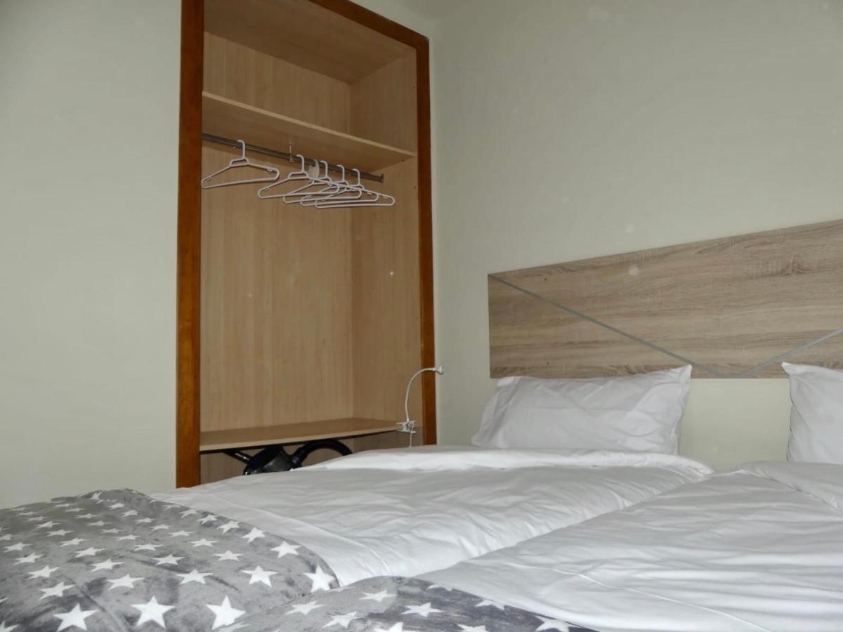 Apartament Encantador Al Centre De Vic Aptgarbi Exteriör bild