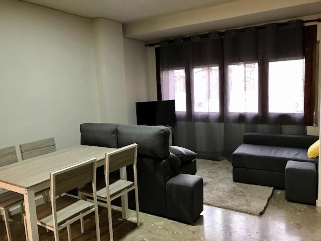 Apartament Encantador Al Centre De Vic Aptgarbi Exteriör bild